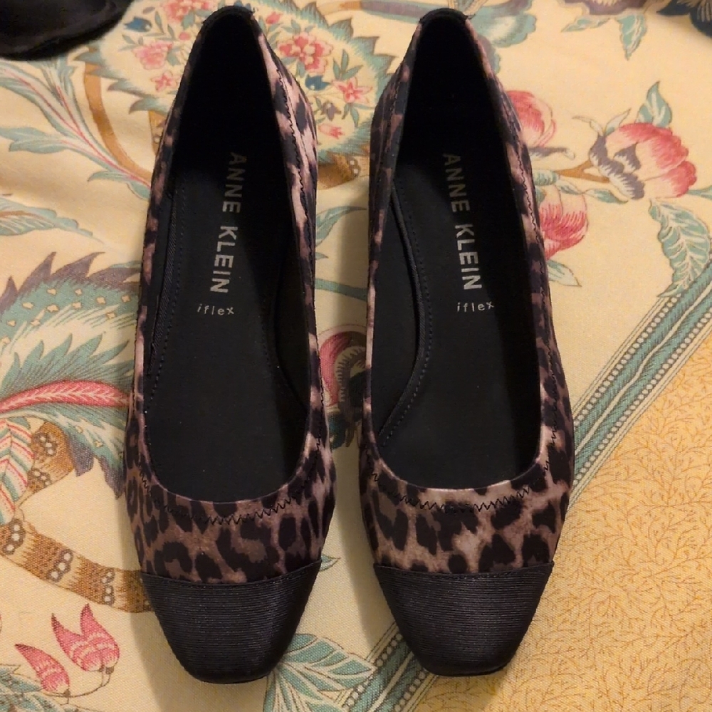 NWOT Anne Klein Brown and Black Leopard Print 1 Inch Heels